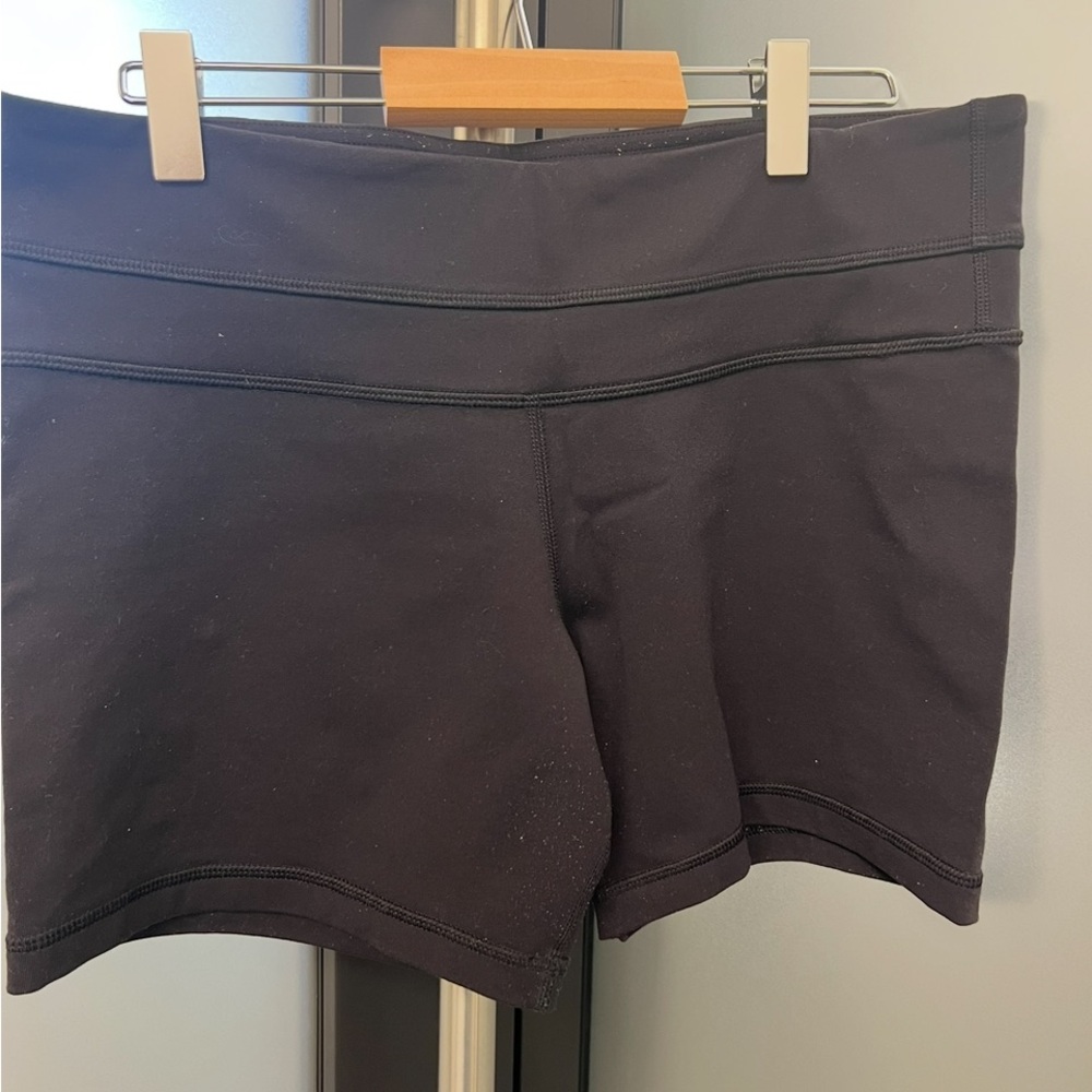 Women's Lululemon Black Shorts Sz 8 - 5” inseam